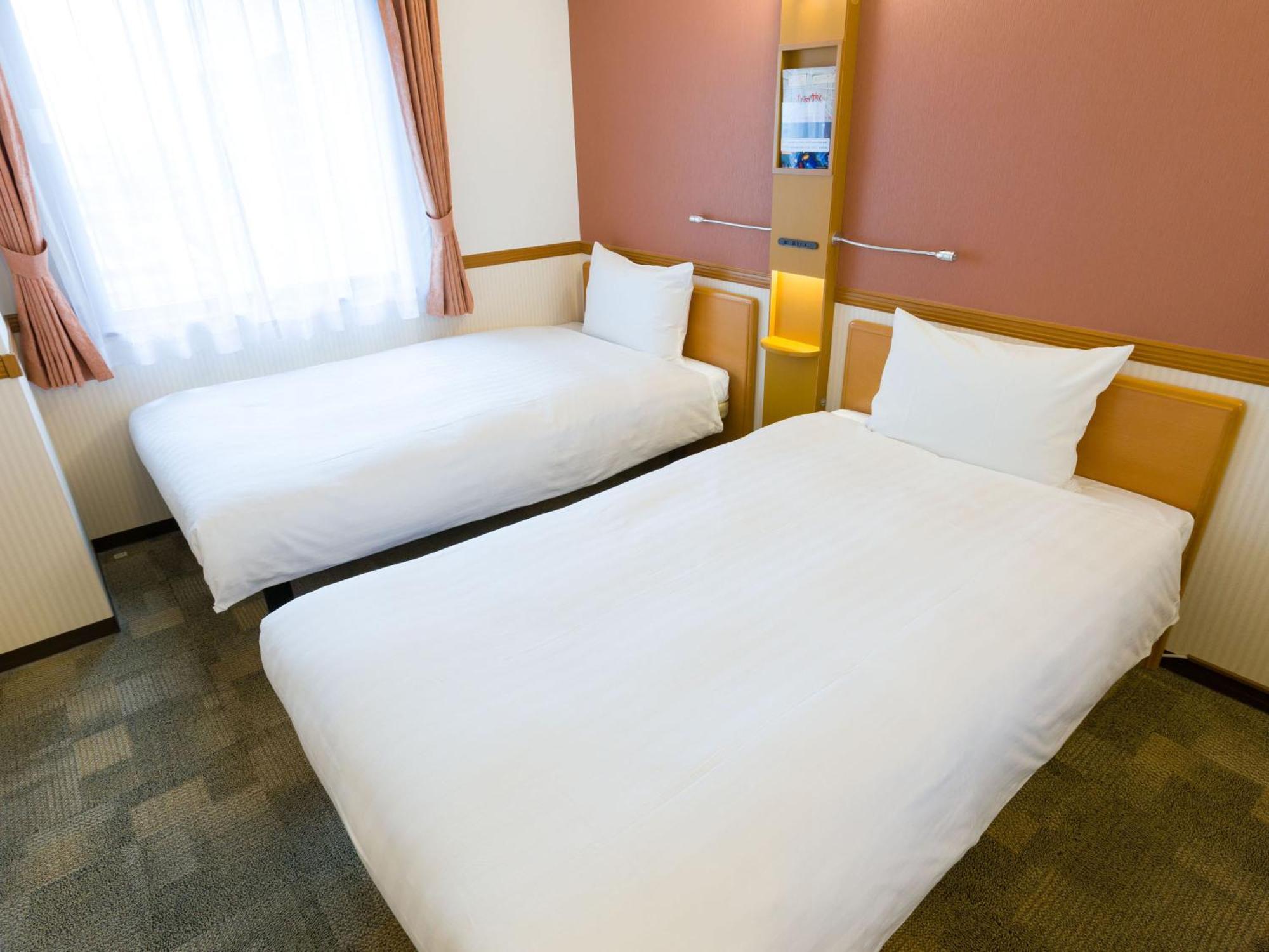 Toyoko Inn Yonago Ekimae Exteriör bild